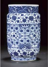 Qianlong A blue and white cylindrical vase